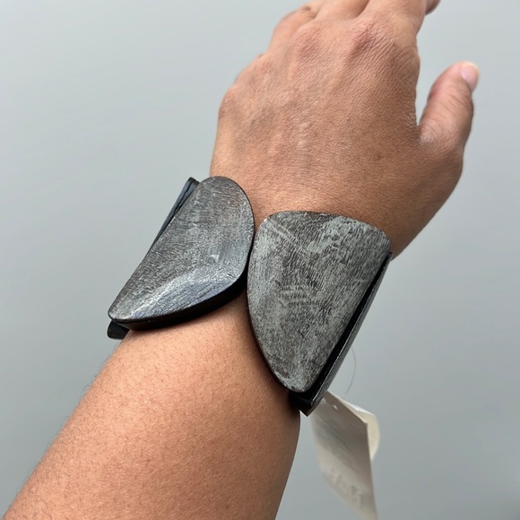 NWT H&M Wooden Pebble Bracelets with Antique Wood Finish - Picture 1 of 4